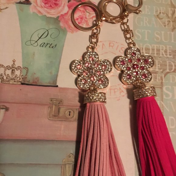 Bag Charm Flower Shape Crystals and Tassel-PINK or BLACK - Picture 9 of 13
